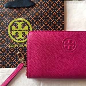 Brand new, never used, Tory Burch wristlet.